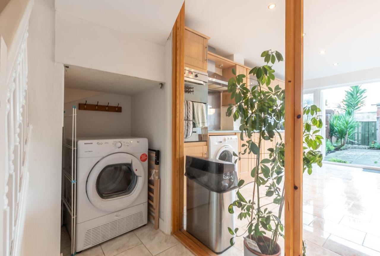 Best Price! Large Home For 4 - Smart Tv - Comfy Beds - Garden - 4 Single Beds Or 2 Doubles! Portsmouth Exteriér fotografie